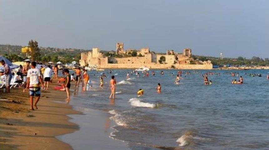 &Ccedil;ukurova Sahillerinde Deniz Suyu 30 Dereceye &Ccedil;ıktı