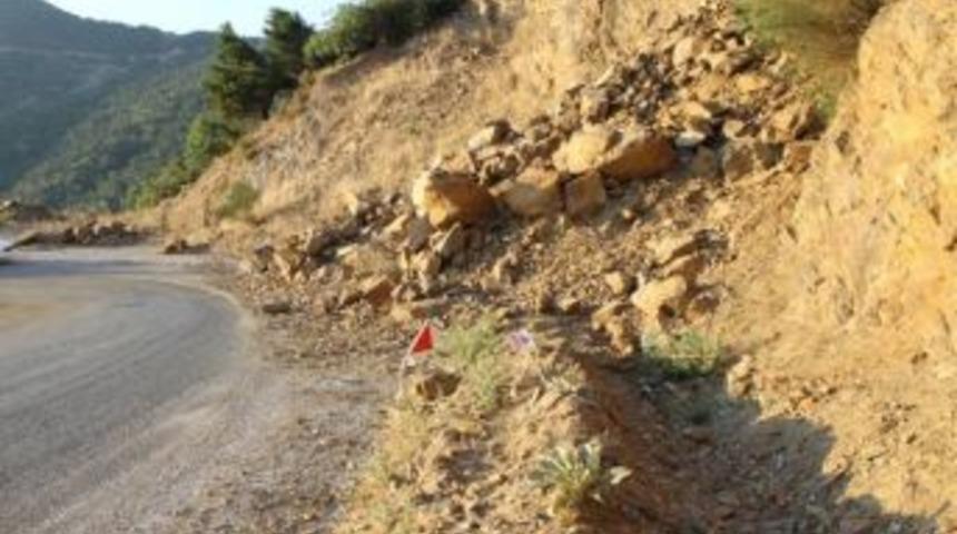 Gölcük Yolunda Heyelana Dikkat!