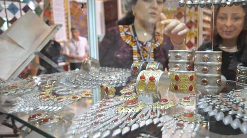 84'&uuml;nc&uuml; İzmir Fuarı'nın Onur Ili Eskişehir'i Izleyenler Hayran Oldu