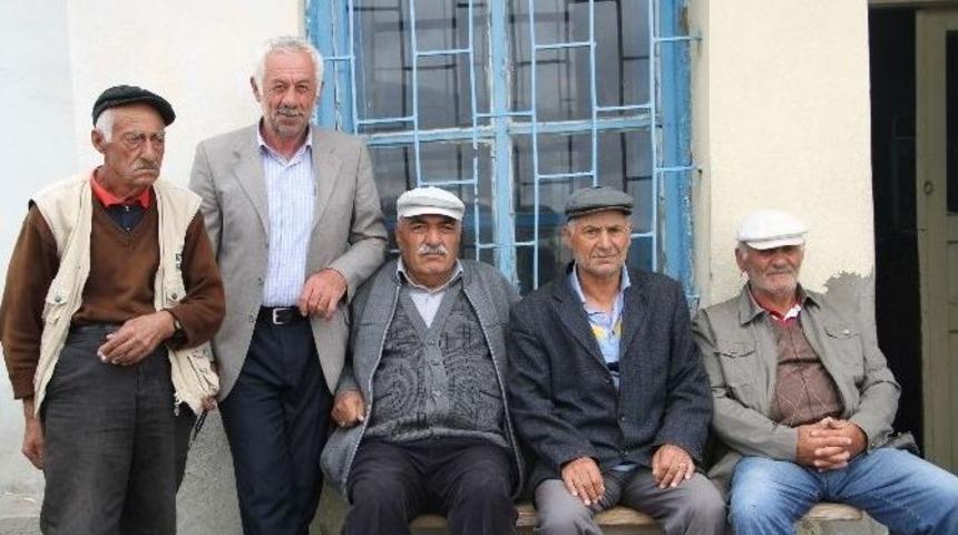 Yal&ccedil;ın Top&ccedil;u&rsquo;nun K&ouml;y&uuml;nde Sevin&ccedil;