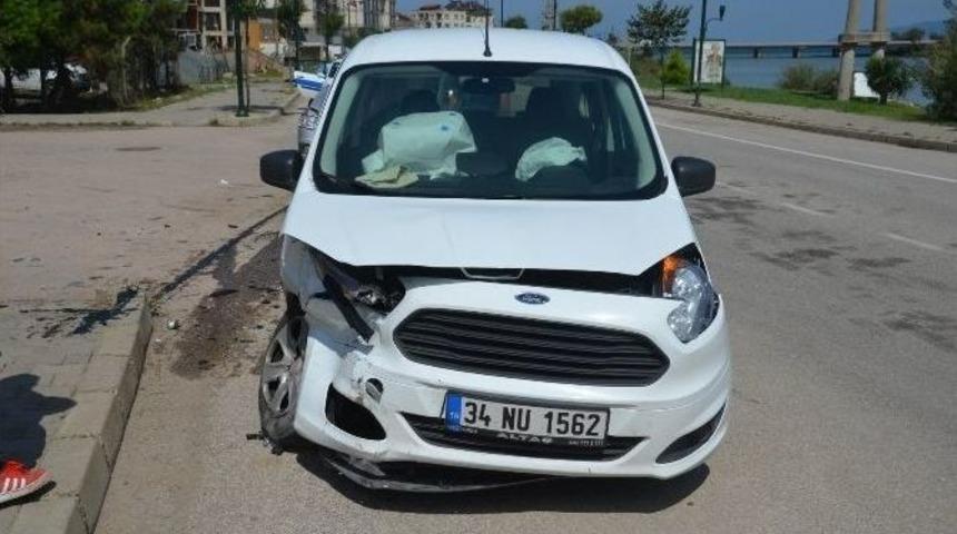 Fatsa&rsquo;da Trafik Kazası: 4 Yaralı