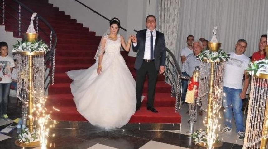 Gen&ccedil; &Ccedil;ift D&uuml;nya Evine Girdi