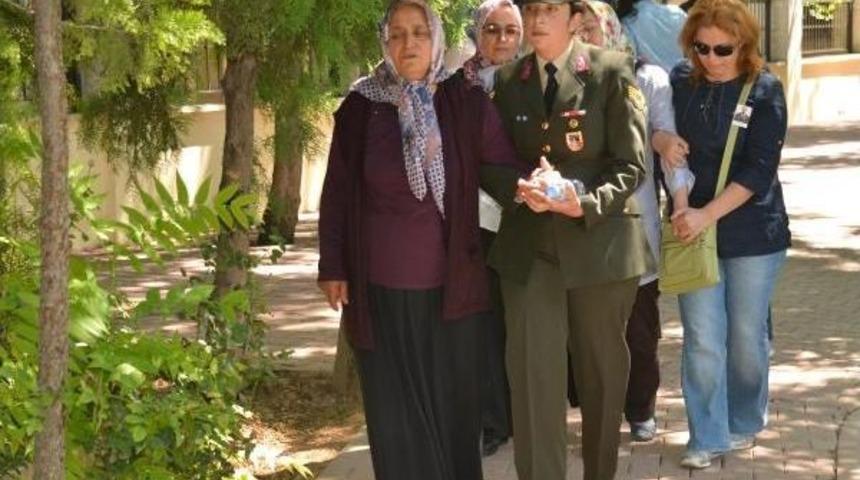 Şehit Uzman Onbaşı &Ouml;zata'yı, Konya'da 3 Bin Kişi Uğurladı