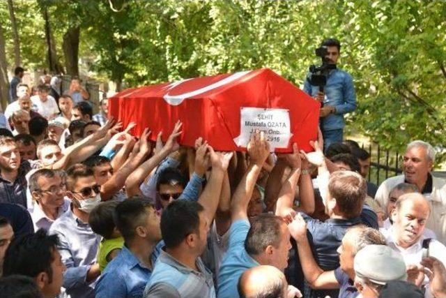 Şehit Uzman Onbaşı Özata'yı, Konya'da 3 Bin Kişi Uğurladı