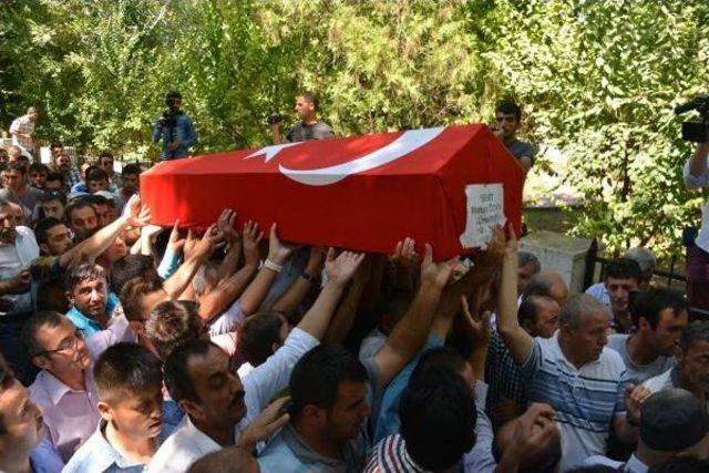 Şehit Uzman Onbaşı Özata'yı, Konya'da 3 Bin Kişi Uğurladı