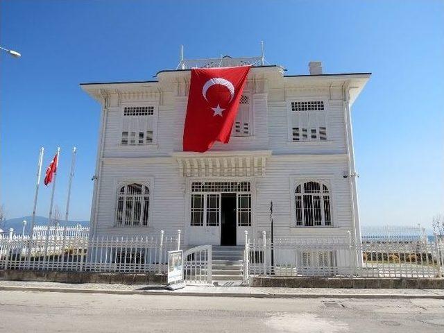 Mütareke Evi Restorasyonun Üzerinden Bir Yıl Geçmeden Dökülmeye Başladı