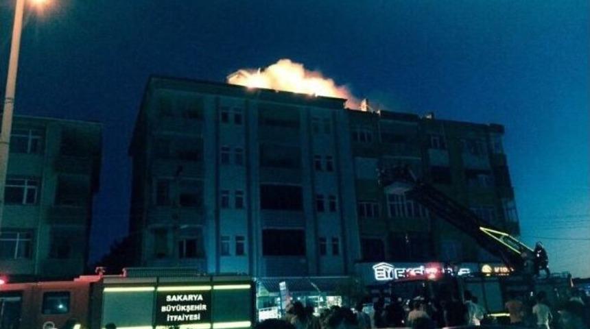 Sakarya&rsquo;da &Ccedil;atı Yangını Korkuttu