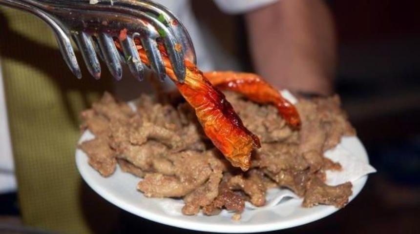 Edirne'de Yılda 60 Ton Tava Ciğer Garnit&uuml;r&uuml; Acı Biber Kurutuluyor