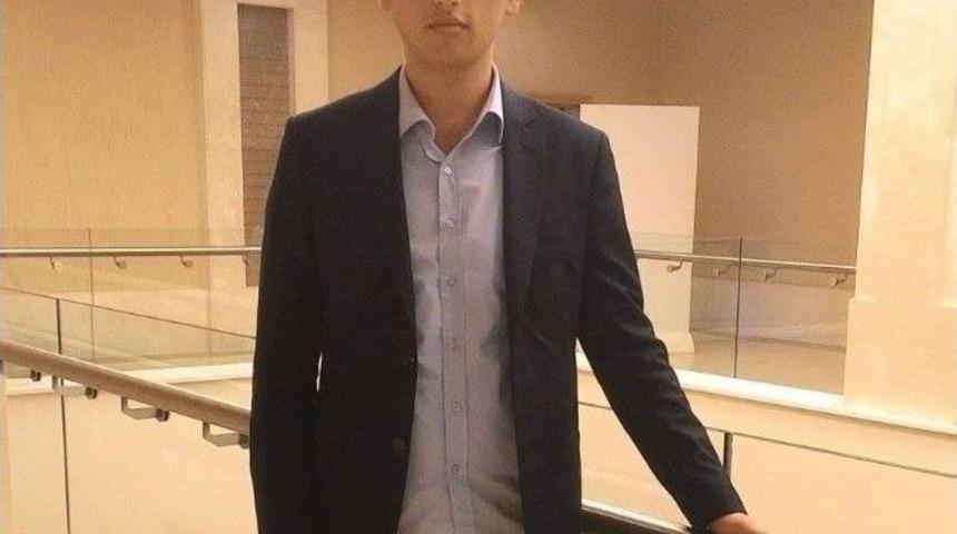 Gen&ccedil; Tasarımcı Ey&uuml;p Ateş Sınır&rsquo;ı Aştı