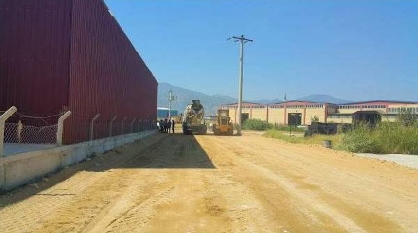 Alaşehir&rsquo;de Yol Yapım &Ccedil;alışmaları S&uuml;r&uuml;yor