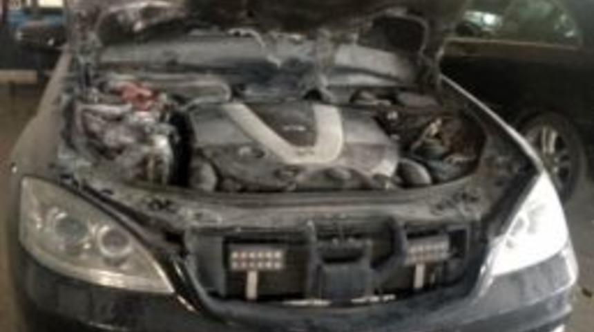 Eski Dışişleri Bakanı &Ccedil;avuşoğlu&rsquo;nun Makam Aracı Alev Aldı