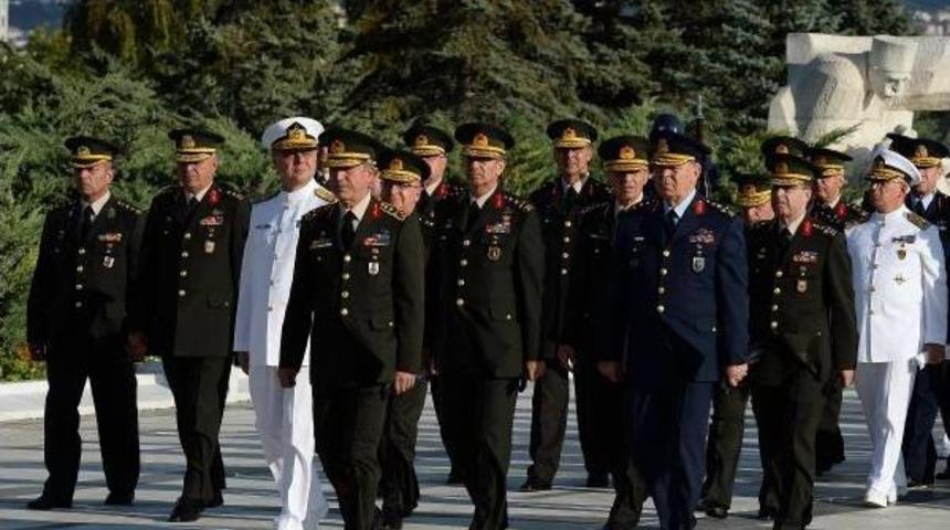 Komutanlar Devlet Mezarlığı&rsquo;Nı Ziyaret Etti