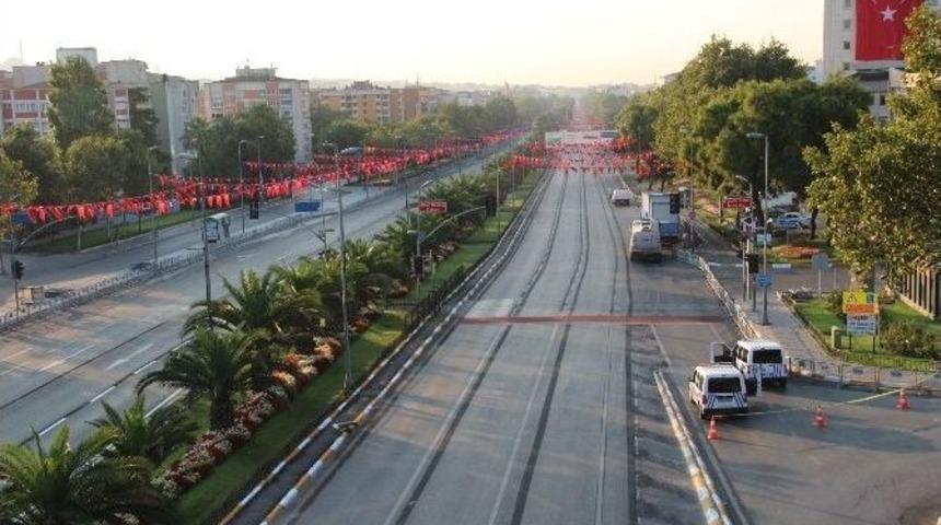 Vatan Caddesine Çıkan Yollar Trafiğe Kapatıldı
