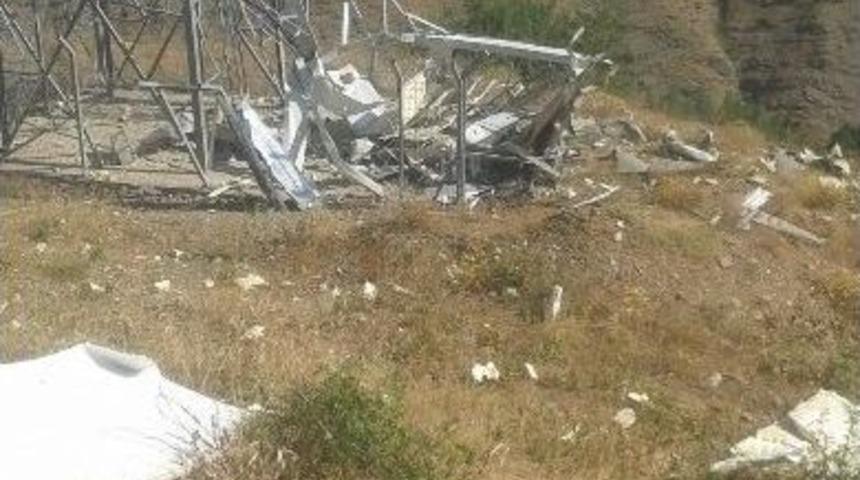 Pkk, &Ccedil;atak&rsquo;ta Bir Gsm Baz İstasyonuna D&uuml;zenlediği Bombalı Saldırı Sonucu Bu Hale Geldi