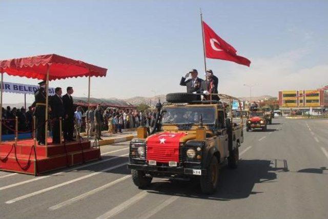 Şanlıurfa’Da Zafer Bayramı Kutlandı