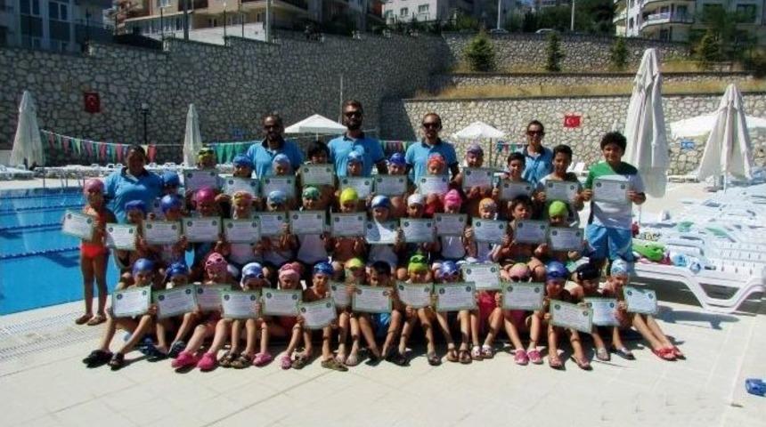 Minik Y&uuml;z&uuml;c&uuml;lerin Sertifika Heyecanı