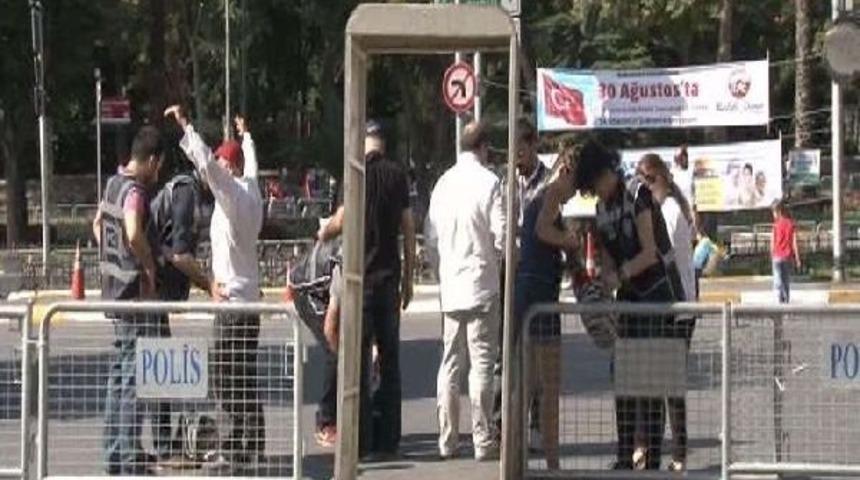 Vatan Caddesi'nde 30 Ağustos T&ouml;reni