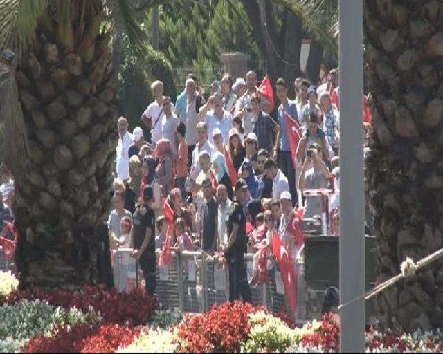 Vatan Caddesi'nde 30 Ağustos Töreni