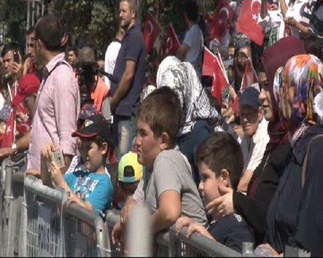 Vatan Caddesi'nde 30 Ağustos Töreni