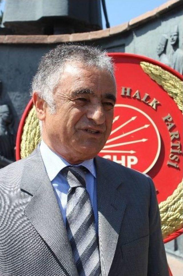 Chp Erzurum İl Başkanlığı Atatürk Anıtına Çelenk Sundu