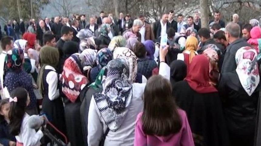 (&ouml;zel Haber) D&uuml;ğ&uuml;nde Silah Sesine Dayanamayan Gelin Bayıldı