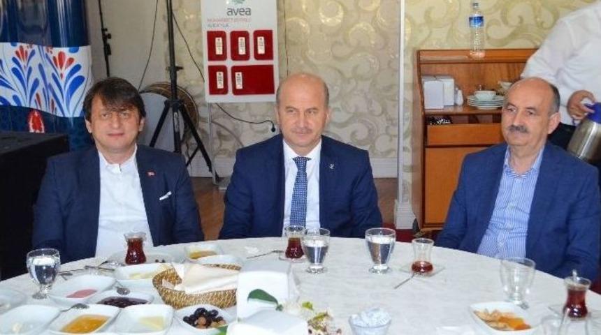 M&uuml;ezzinoğlu: "k&ouml;kl&uuml; Medeniyetimizi &Ouml;zdeğerlerimizle Harmanlamalıyız"