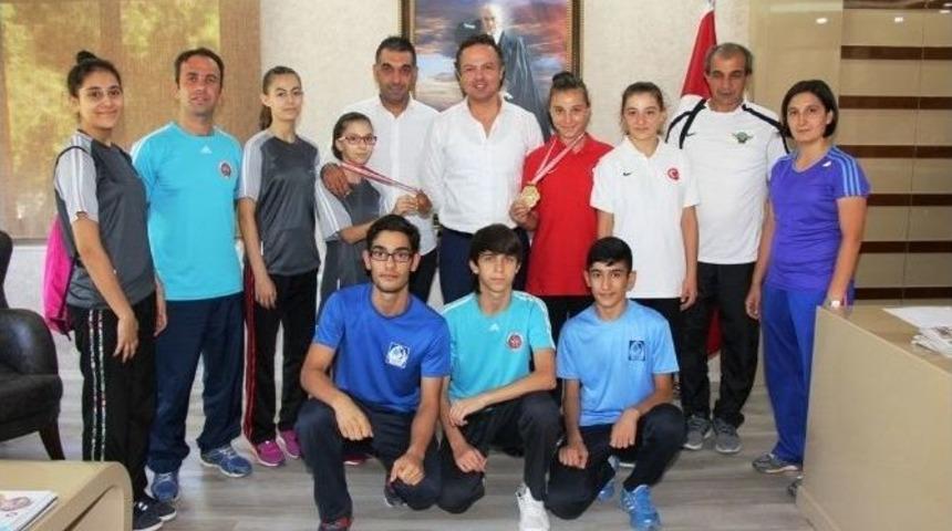 Şampiyonlardan Duman&rsquo;a Ziyaret