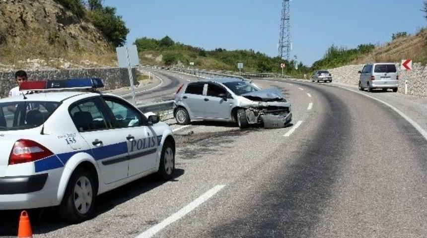 Kadın S&uuml;r&uuml;c&uuml; Kazada Yaralandı