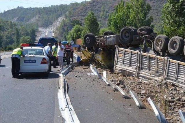 Şarampole Devrilen Tır'ın Şoförünün Kopan Kulağı Dikildi