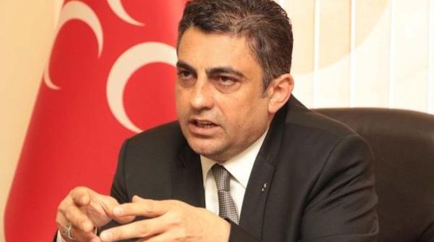Manisa'da Zafer Bayramı'nda T&ouml;ren Y&uuml;r&uuml;y&uuml;ş&uuml; Tartışması