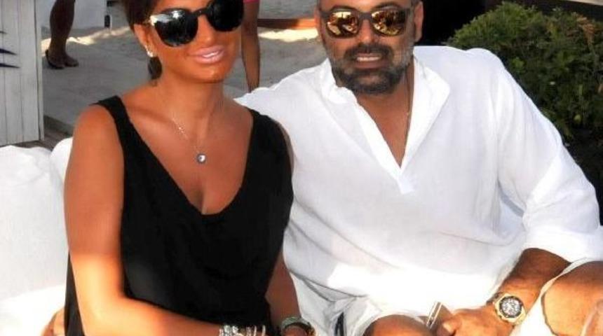 Chloe Loughnan, Dj'liğe De Soyundu