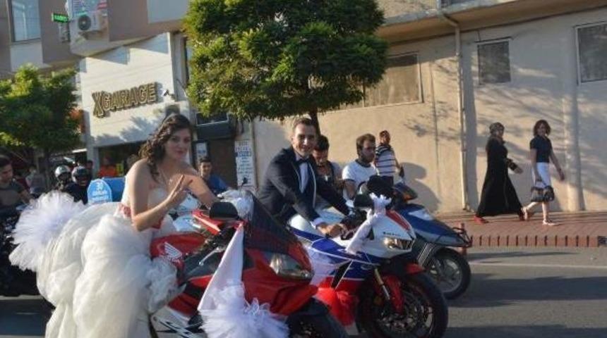 Motosikletli D&uuml;ğ&uuml;n Konvoyu