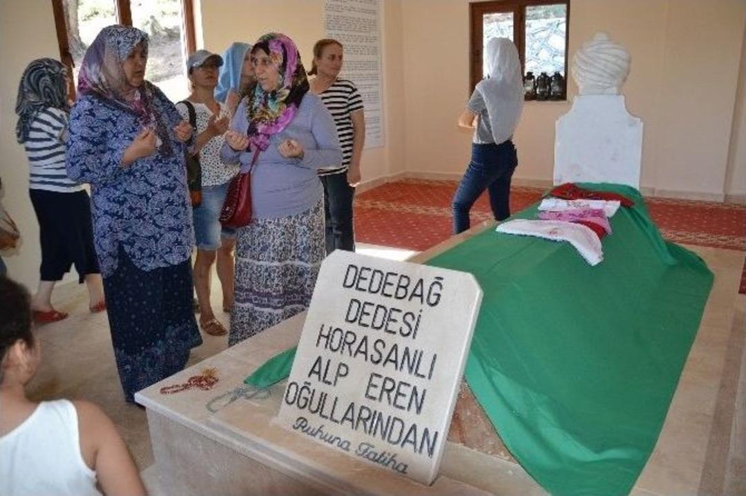 7 Asırlık Dedebağ Keşkek Hayrı Dualar Eşliğinde Yapıldı