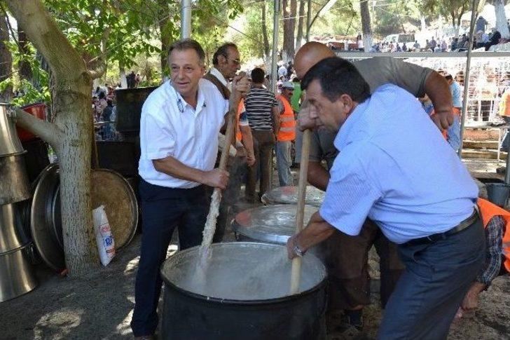 7 Asırlık Dedebağ Keşkek Hayrı Dualar Eşliğinde Yapıldı G3