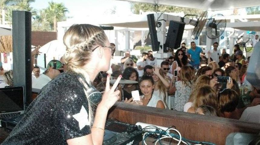 Serdar Orta&ccedil;&rsquo;ın Eşi Chloe İş Başı Yaptı