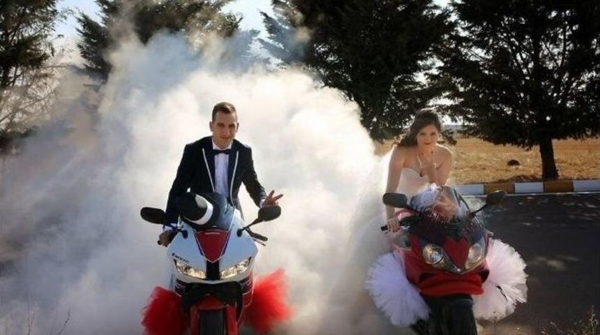 Gelin Arabası Yerine Motosikletleri İle Gezdiler