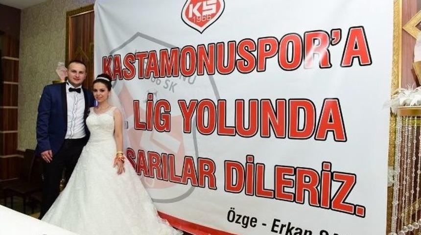 Fanatik &Ccedil;ift, D&uuml;ğ&uuml;nlerinde Kastamonuspor&rsquo;a Başarılar Diledi