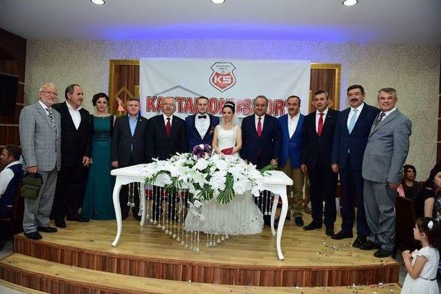 Fanatik Çift, Düğünlerinde Kastamonuspor’a Başarılar Diledi