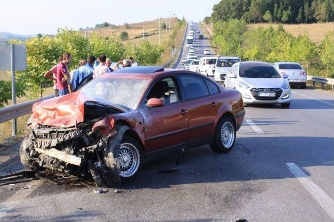 Kandıra&rsquo;da Deniz Tatili D&ouml;n&uuml;ş&uuml; Kaza: 7 Yaralı