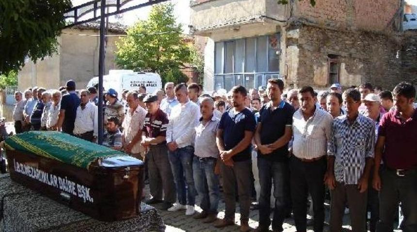 Kendini Ağaca Asarak Intihar Etti