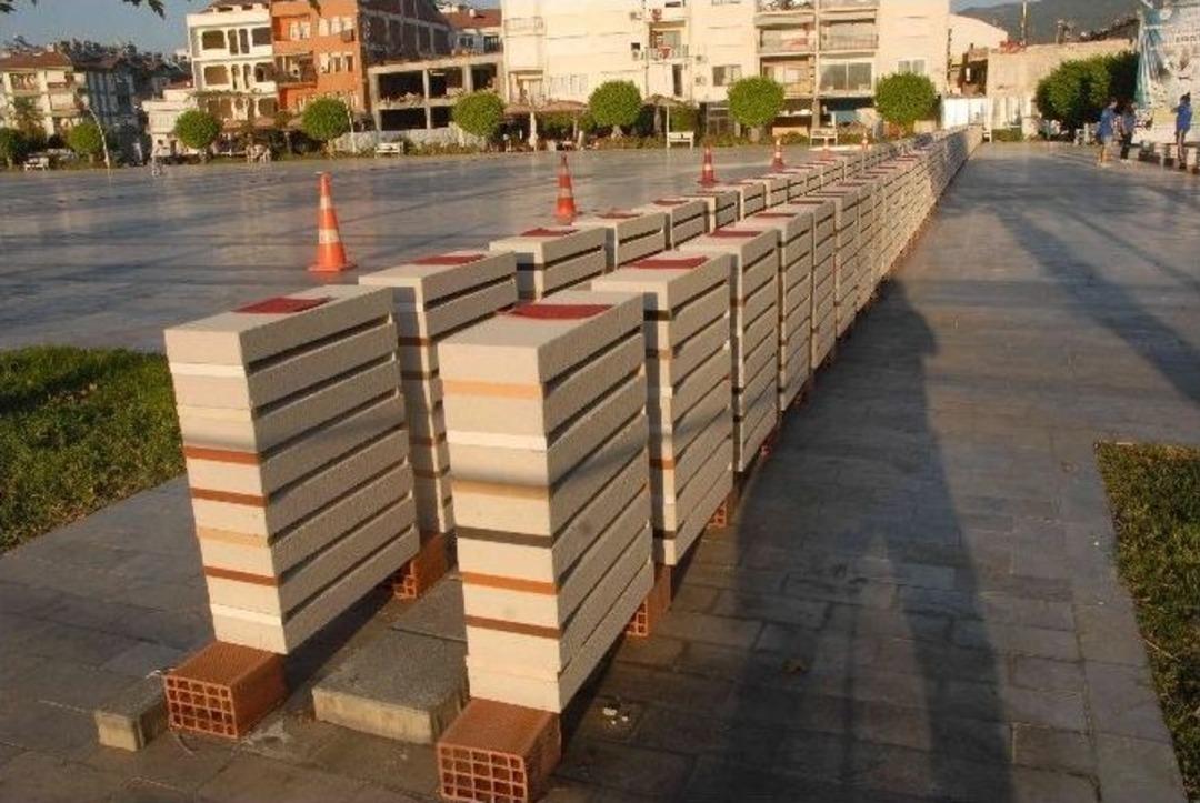52 Saniyede Bin 123 Beton Blok Kırdı