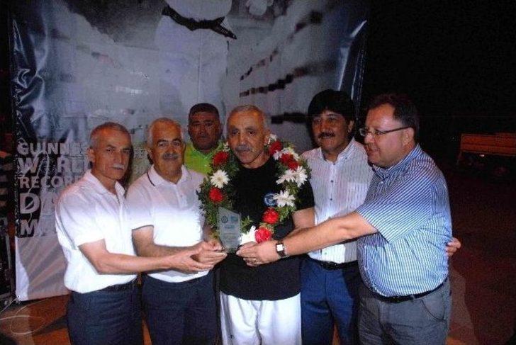 52 Saniyede Bin 123 Beton Blok Kırdı G2