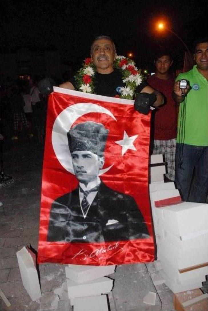 52 Saniyede Bin 123 Beton Blok Kırdı G3