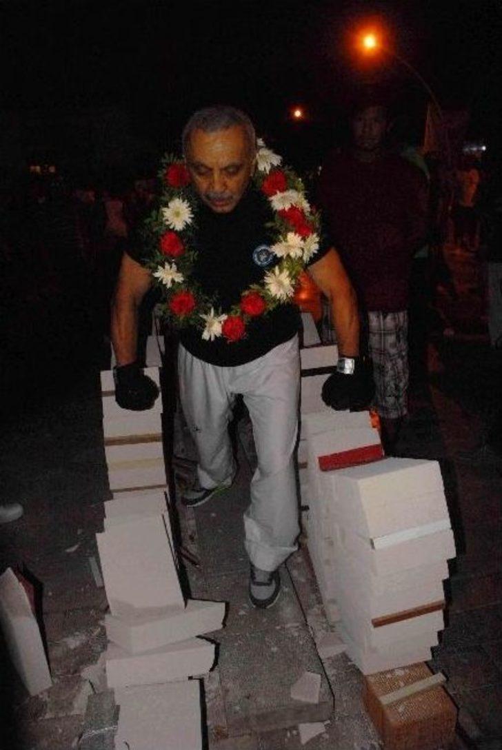 52 Saniyede Bin 123 Beton Blok Kırdı G4