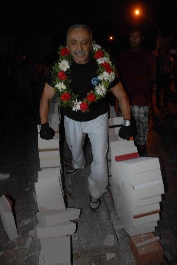 52 Saniyede Bin 123 Beton Blok Kırdı G5