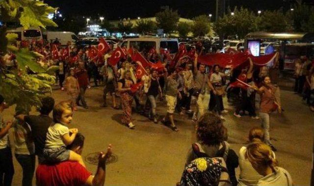 30 Ağustos Zafer Bayramı'nda 'fener Alayı Ve Teröre Lanet' Yürüyüşü