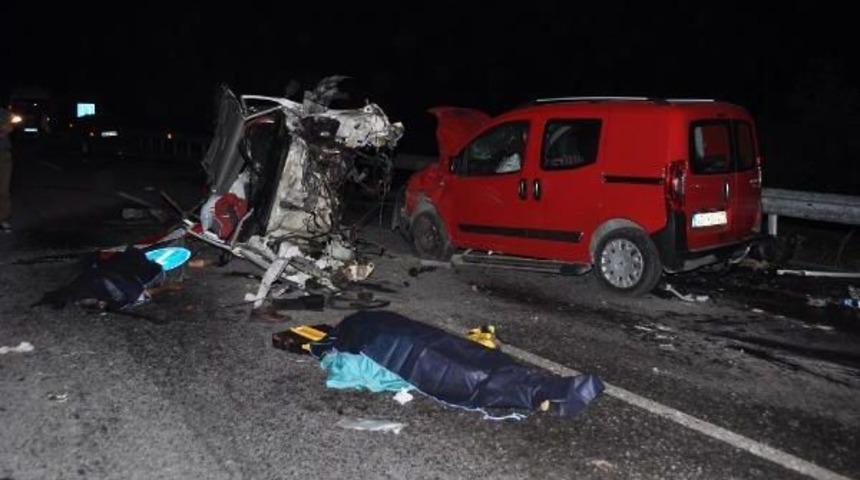 K&uuml;tahya'da Zincirleme Kaza: 2 &Ouml;l&uuml;, 8 Yaralı