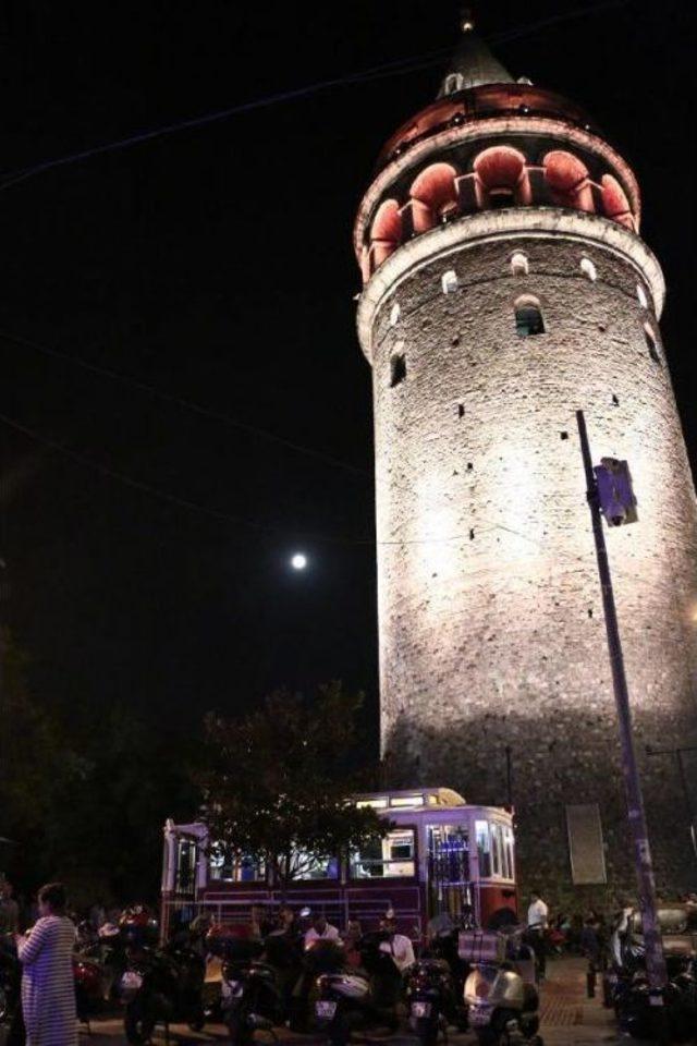 In Pictures: Supermoon Graces Istanbul Nights