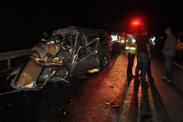 İzmir’de Trafik Kazası: 3 Ölü