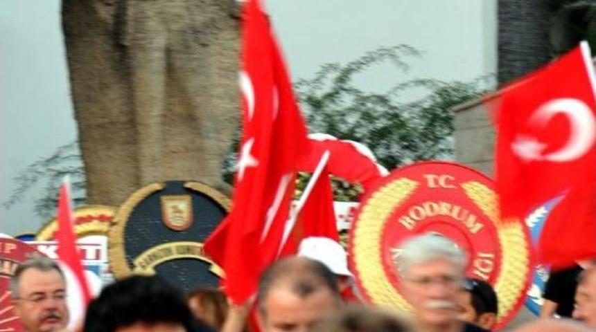 Bodrum'da Şehitlere Saygı Ve Zafer Y&uuml;r&uuml;y&uuml;ş&uuml;